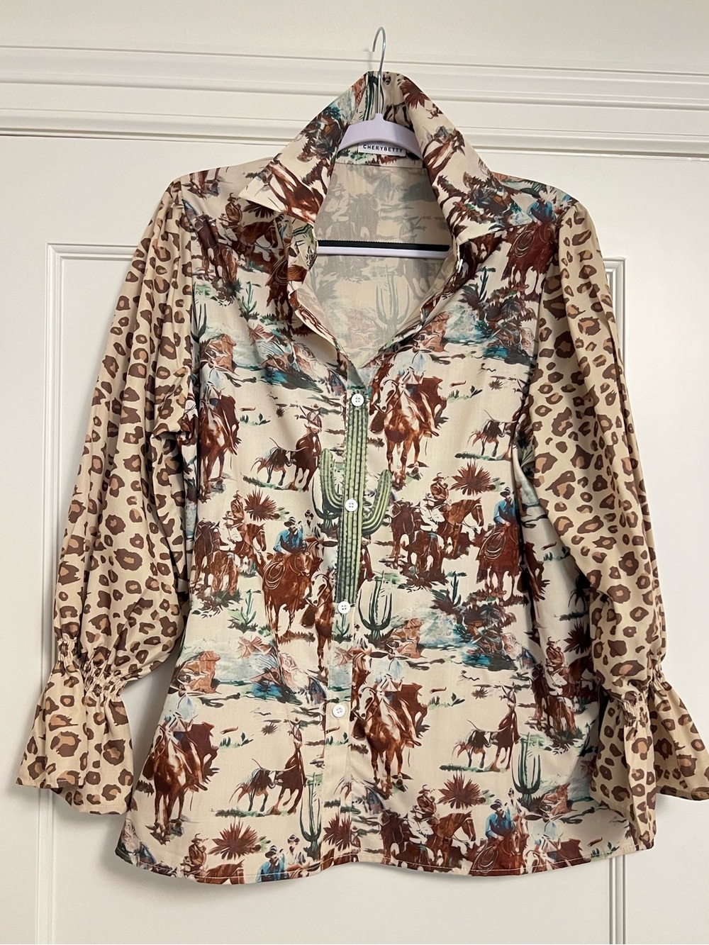 Western Cactus & Horse Print Button-Up Blouse in Cream and Brown - Picture 4 of 7